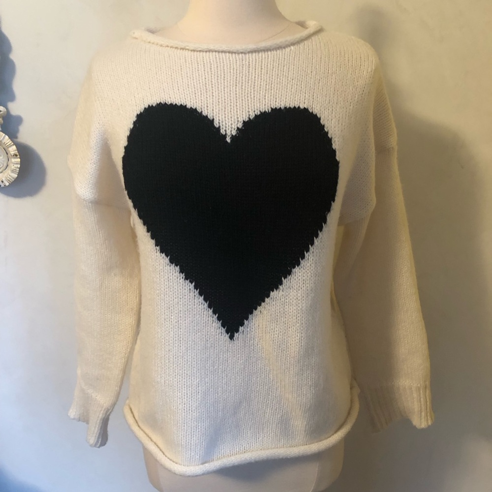 Mi ami for Francesca’s ivory pullover sweater w/oversize black heart Size Medium